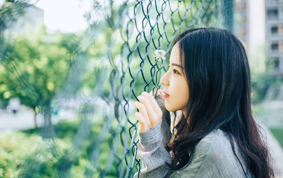 到最后，魏延索性也放开了，一路加速行军，当带着人马抵达成都平原的时候，看到庞统在成都城外立寨，而非已经大开成都城门来迎接自己的时候，魏延才算稍微松了口气。